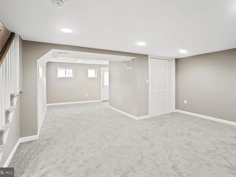 2615 Otis St NE — Photo 18
