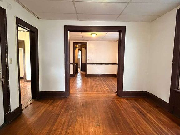 4th image of 385 Orange St #2