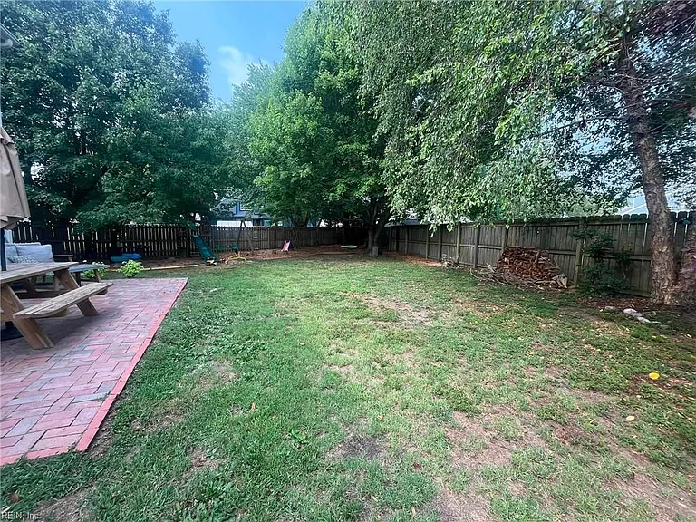 2505 Castle Hill Ct — Photo 27