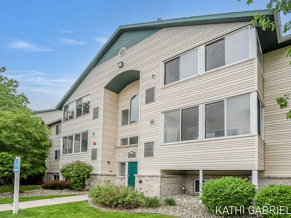 5869 Crosswinds Dr Unit 21, Norton Shores, MI 49444