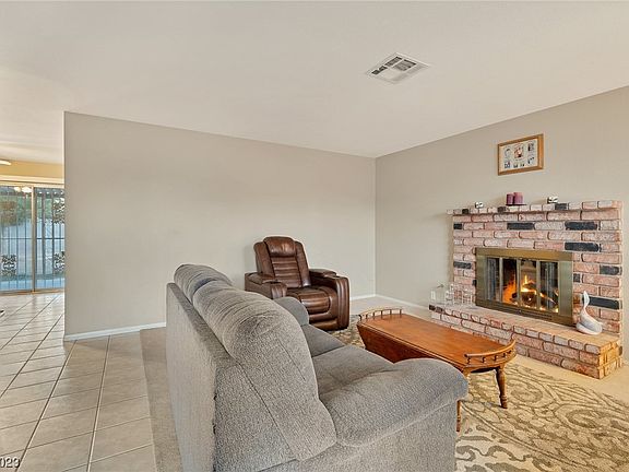 5th image of 6136 Oakhaven Ln