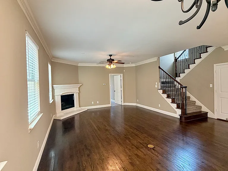Spacious living room