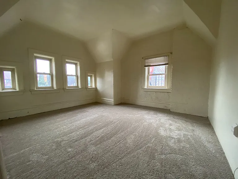 366 S Negley Ave — Photo 48