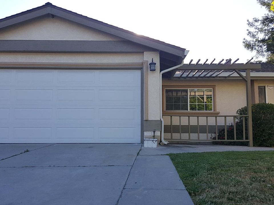 1st image of 127 Ash Grove Ct