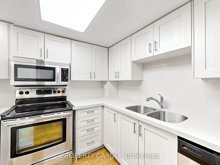 456 College St #310 — Photo 10