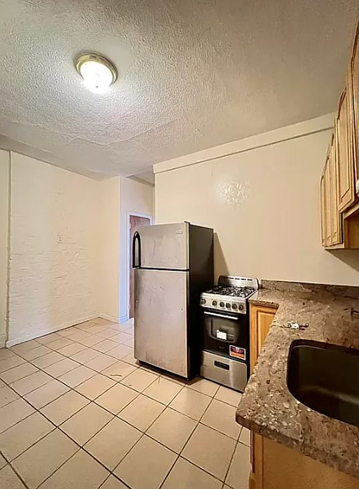 2nd image of 162 E 88th St APT 1