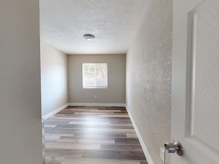 1810 E 25th Street — Photo 10
