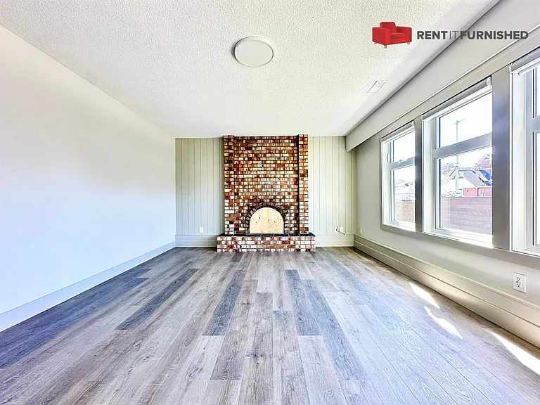 8960 Ash St — Photo 1