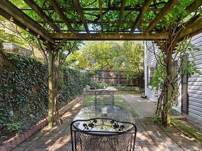 209 N Washington St — Photo 132