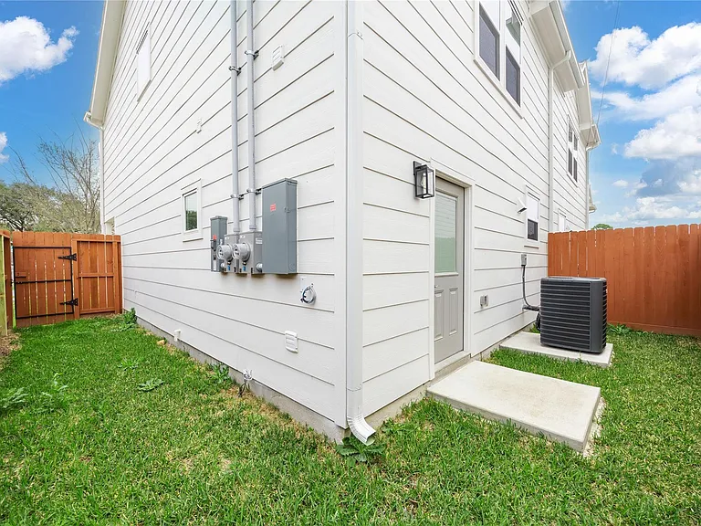 2753 Redrock St #B — Photo 35