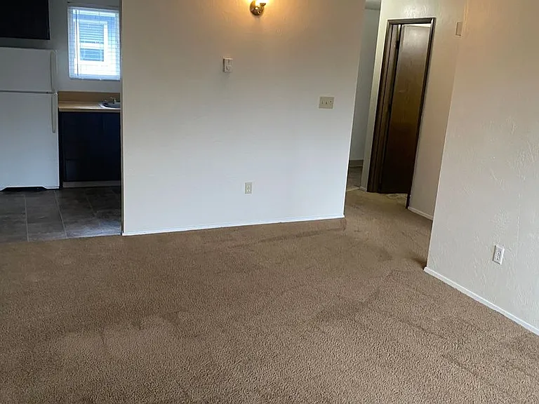 950 NW Sycamore Ave #4 — Photo 6