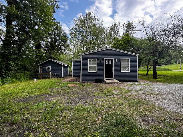 Building Photo - 623 Hillside Dr
