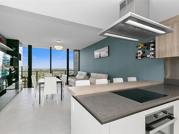 4th image of 1000 Brickell Plz Unit 4904