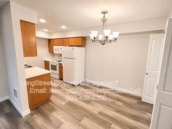 5th image of 8310 SE Rhine St #16