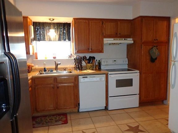 4th image of 2005 Sierra Dr