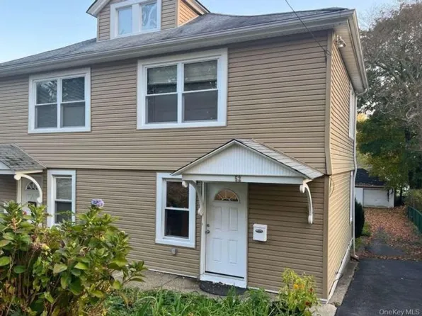 52 Hillside Ave, Roslyn Heights, NY 11577