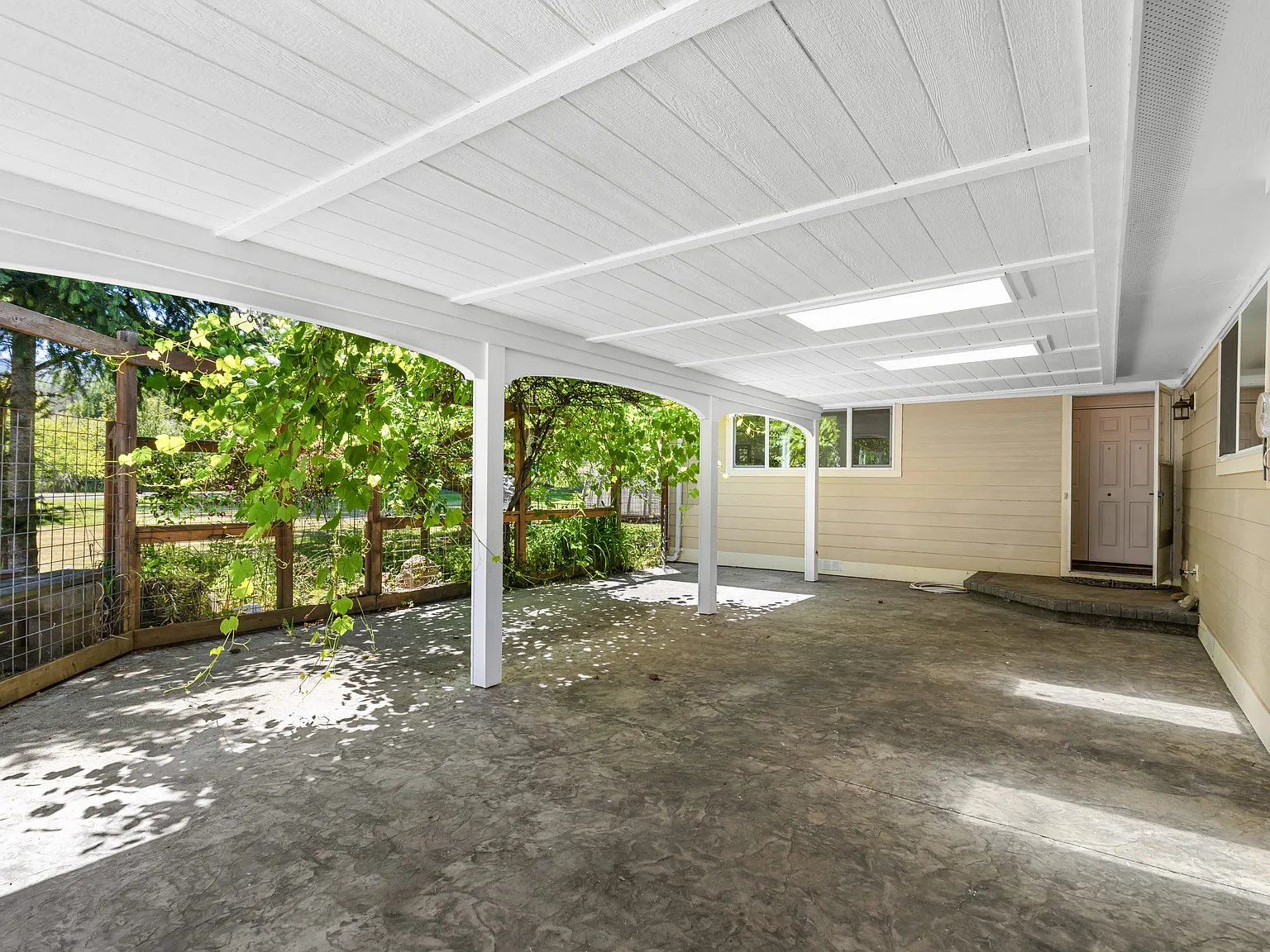 3 bed, 1688 sqft, $3,100 — Photo 2