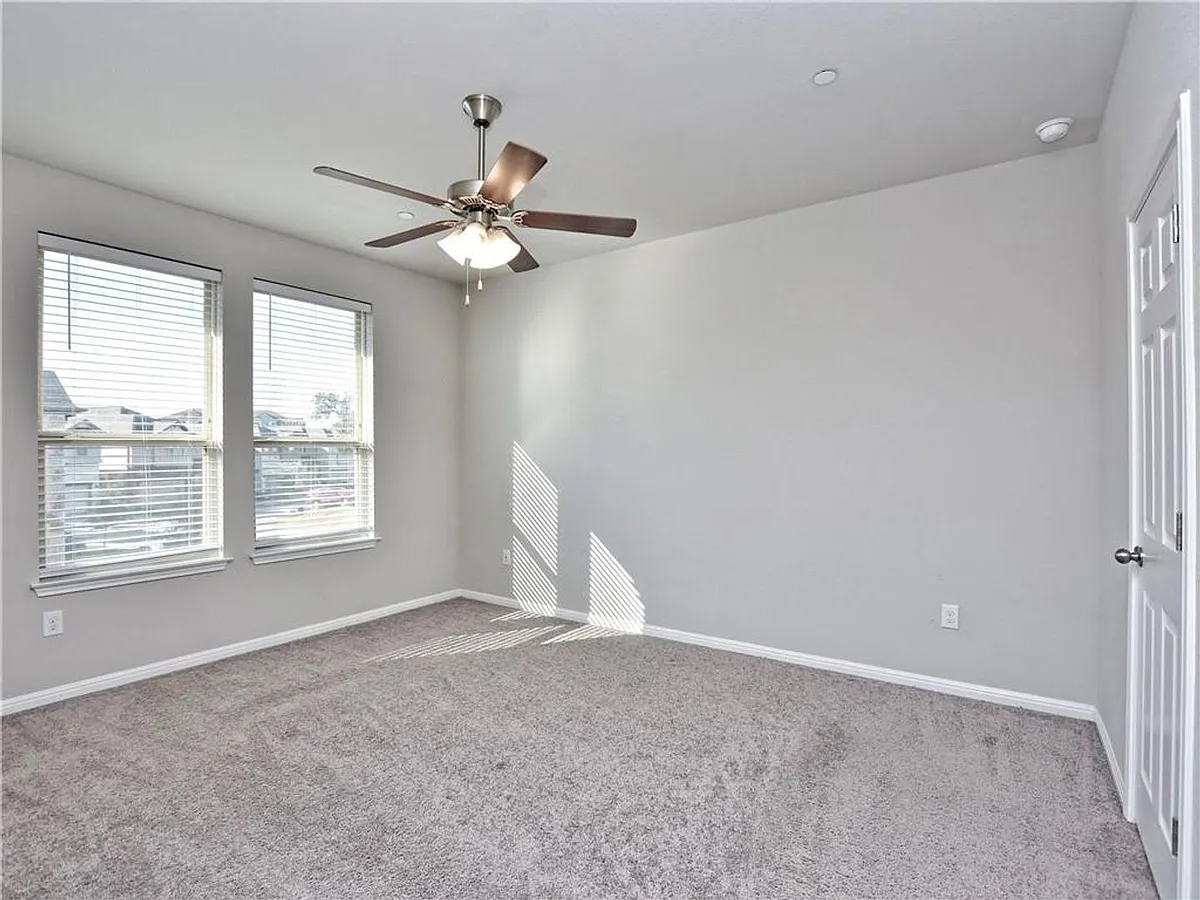 Building Photo - 3240 E Whitestone Blvd #21