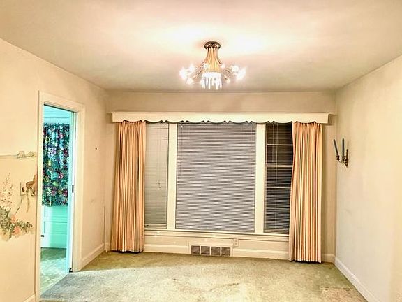 3rd image of 3010 Tremont Dr