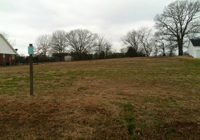 2nd image of 370 Cloverleaf Cir