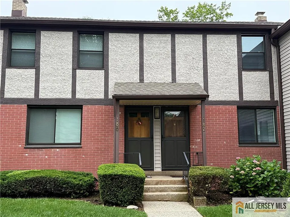 182 Newman St #2309