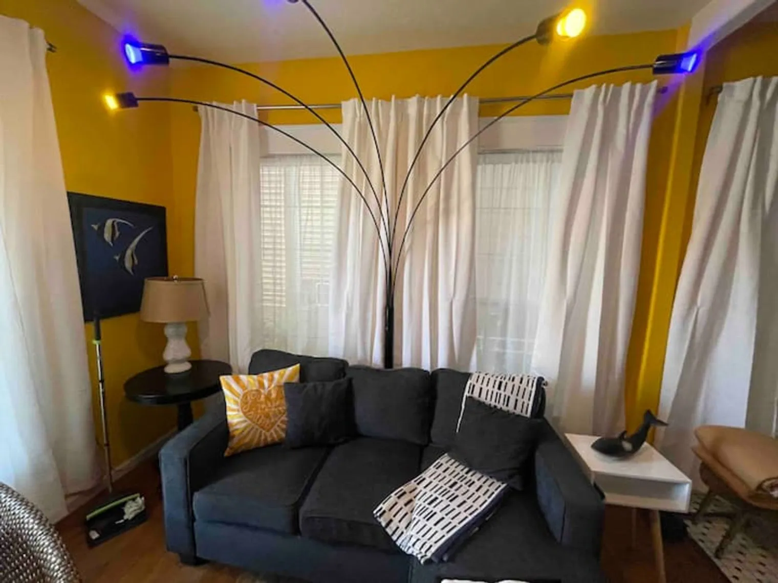 1 bed, 1.0 bath, 645 sqft, $2,461 — Photo 2