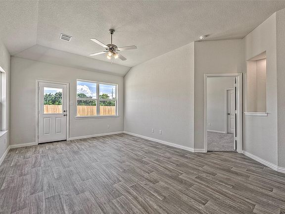 5th image of 407 E Young Ave