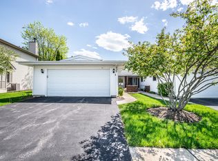935 Westfield Ln, Schaumburg, IL 60193