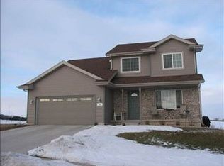 200 Michelle Ln, Cottage Grove, WI 53527