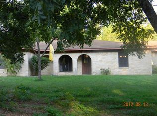 101 Sagebrush Dr, Palestine, TX 75801