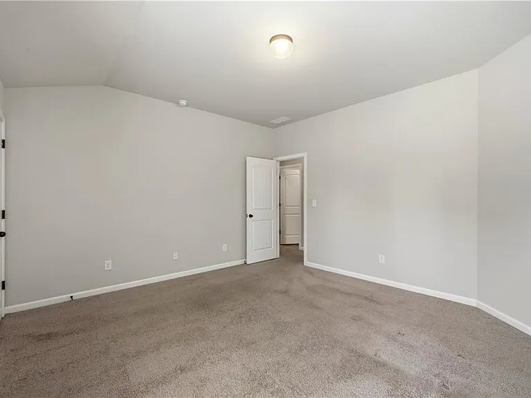 4910 Belcrest Way — Photo 30