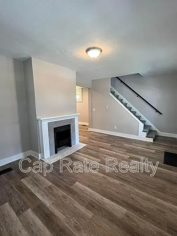 New Indianola — Photo 3