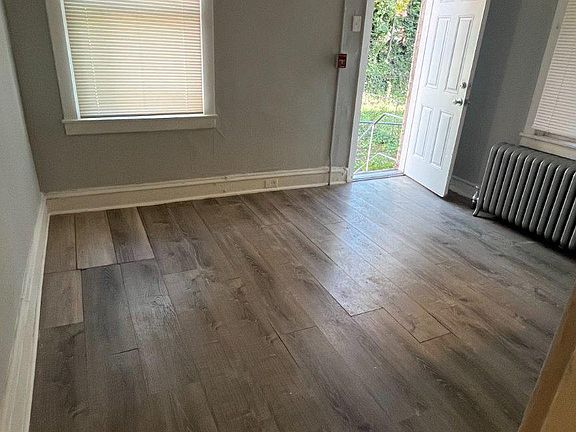 3rd image of 5241 Oxford Ave