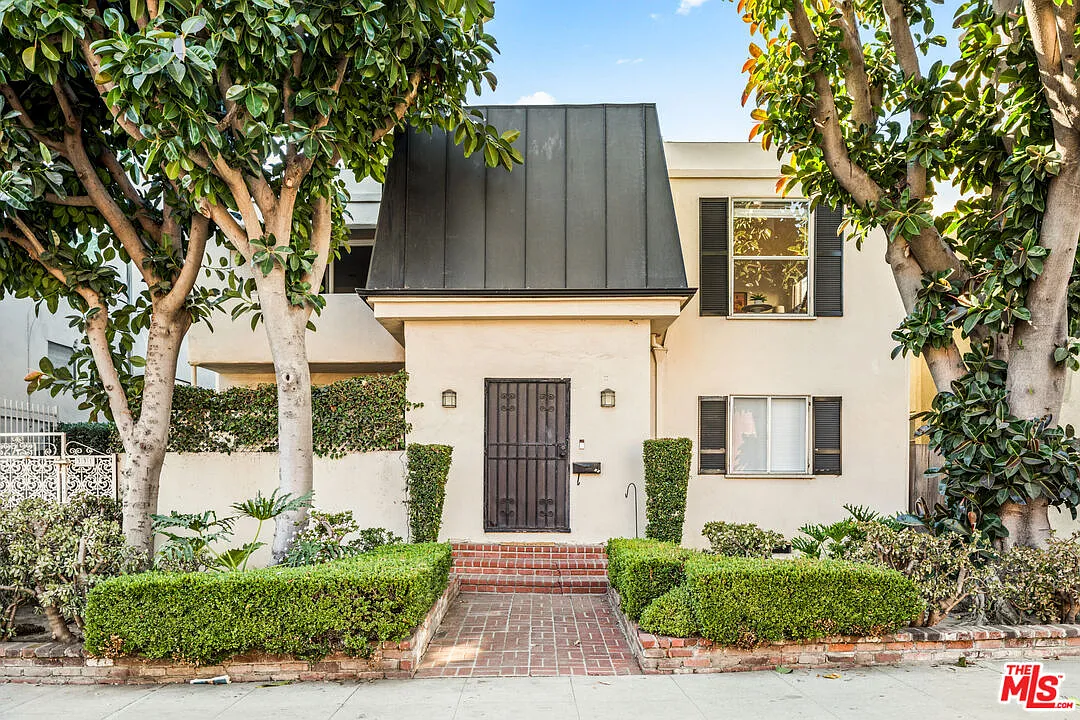 2 bed, 2.0 bath, 1800 sqft, $6,000 — Photo 1