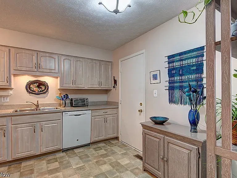 4458 Habersham Ln N #223 — Photo 9