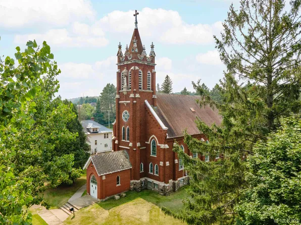 121 N 5th Ave, Iron River, MI 49935