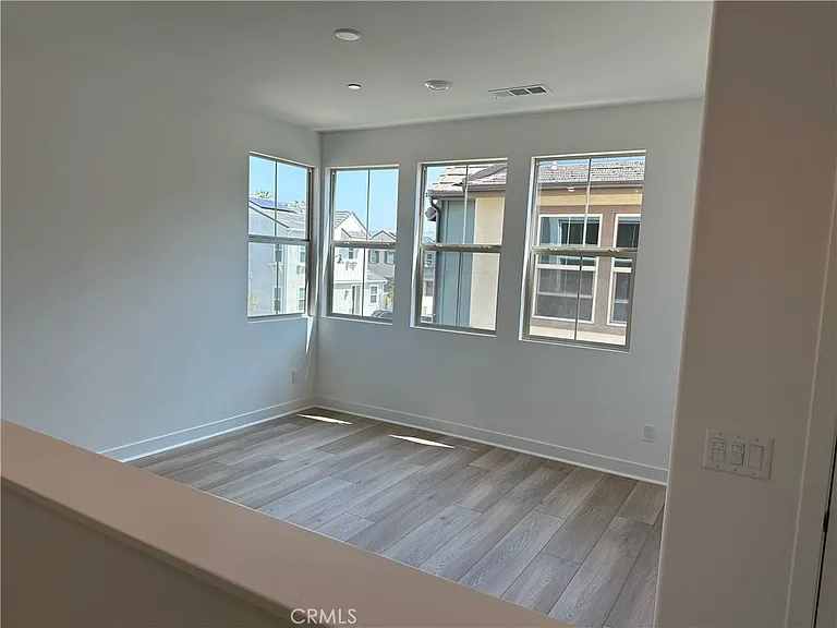 533 Embrook Way — Photo 8