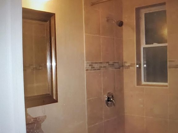 4th image of 929 N Francisco Ave #1