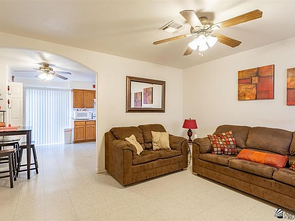 4th image of 2076 E Black St