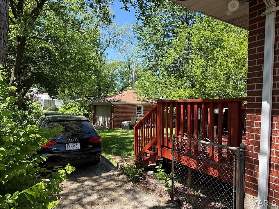 2nd image of 185 De Smet Dr