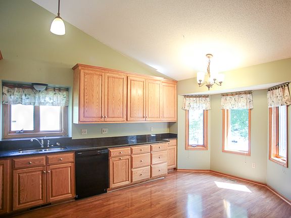 5th image of 3918 Worchester Dr