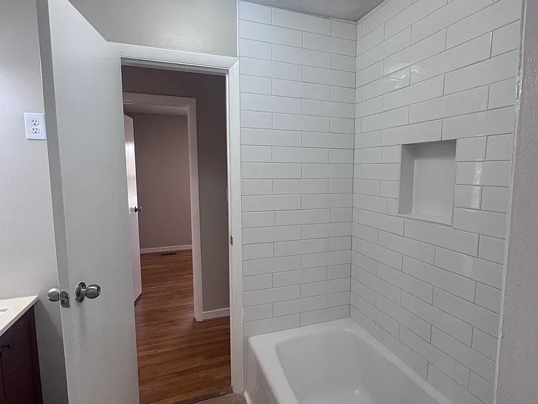 7363 Hyannis Dr — Photo 21