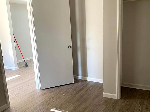3rd image of 304 W Caldwell Dr #3