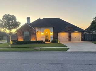 101 Brook Hill Dr, Youngsville, LA 70592