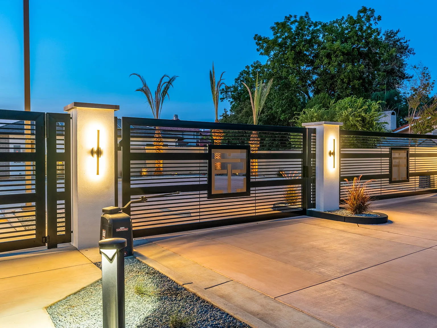 The Palms Luxury Condominiums — Photo 2