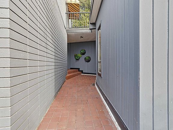 4th image of 4927 Cedar Cres