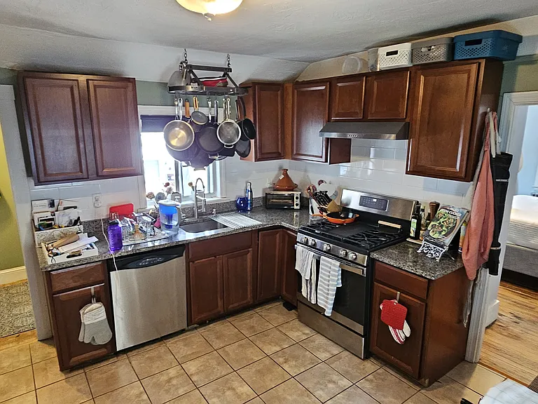 4R Shepard St — Photo 2