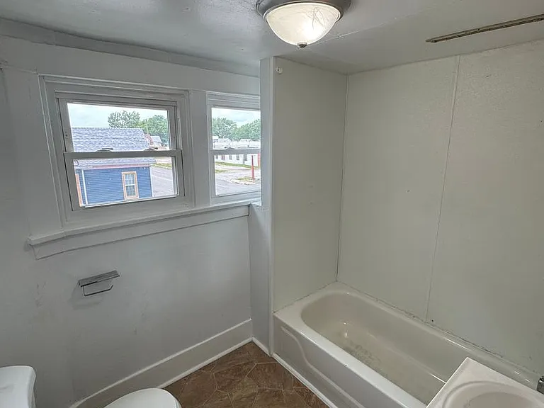 3902 4th Ave — Photo 3