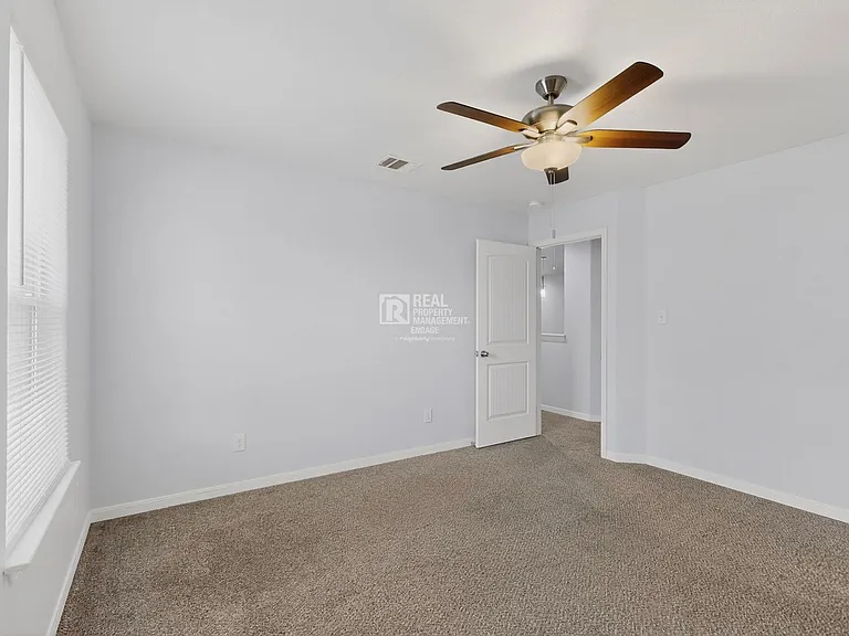 5838 Humbert Ave — Photo 38