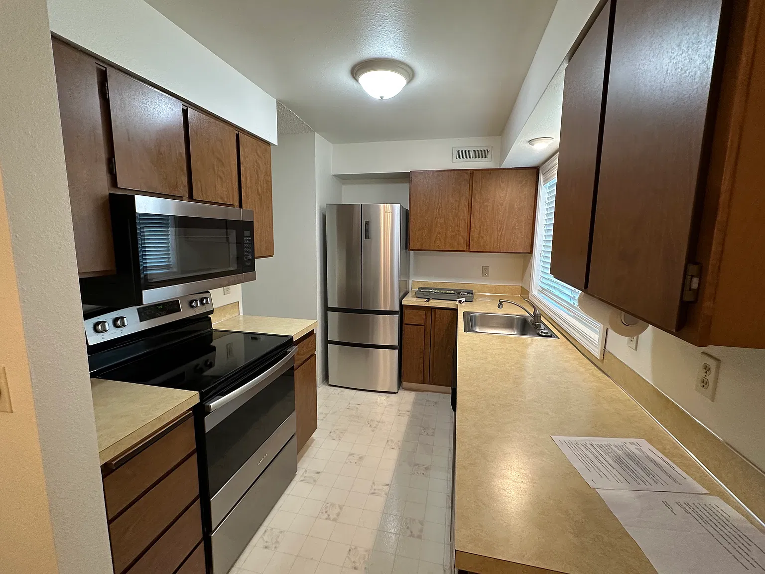 3 bed, 1100 sqft, $2,000 — Photo 2